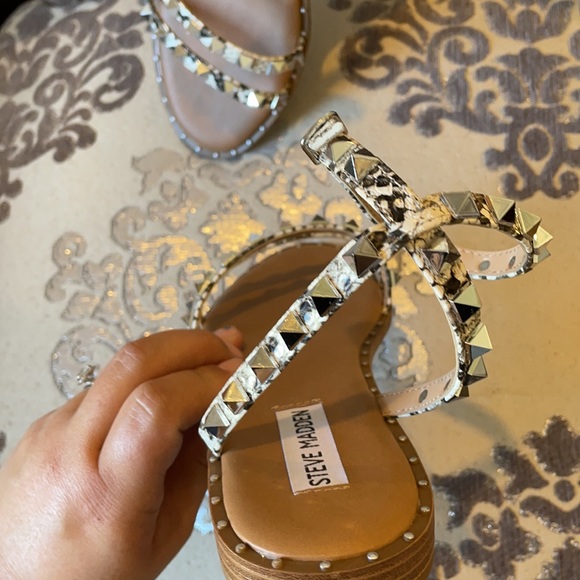 SOLD🆕SteveMadden Odele stud sandal Sz 8.5 - Picture 6 of 6